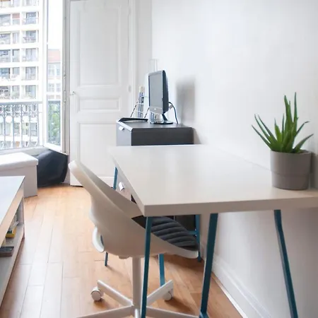 דירה Bright Apartment In Paris פריז